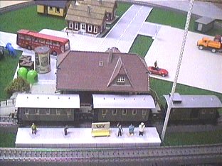 Bahnhof mit Reisenden